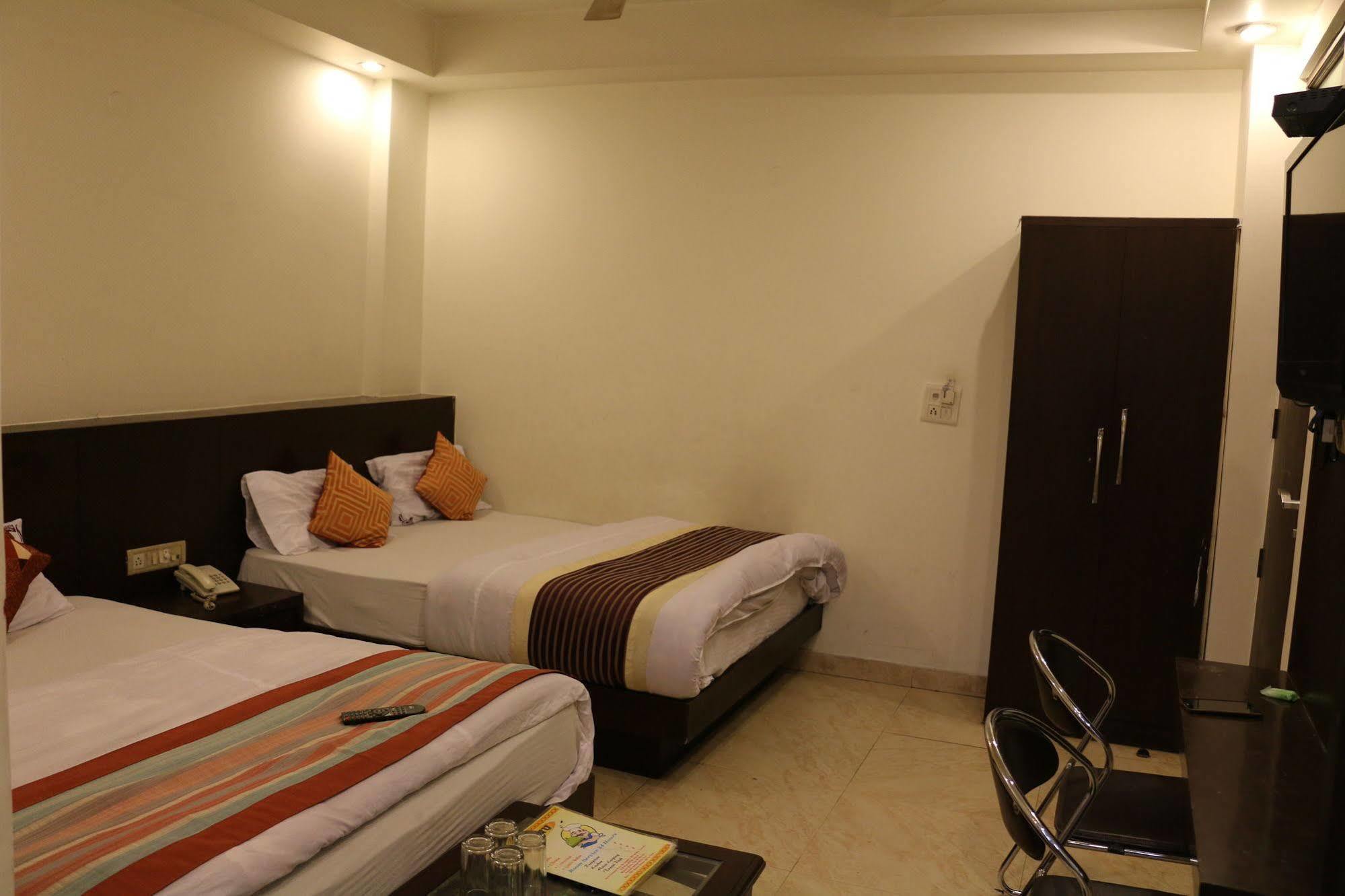 Hotel Seven Seas 2*